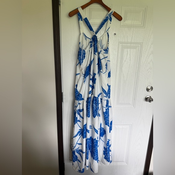 QMP Moda Blue white floral tiered drop waist maxi Dress - Picture 5 of 7